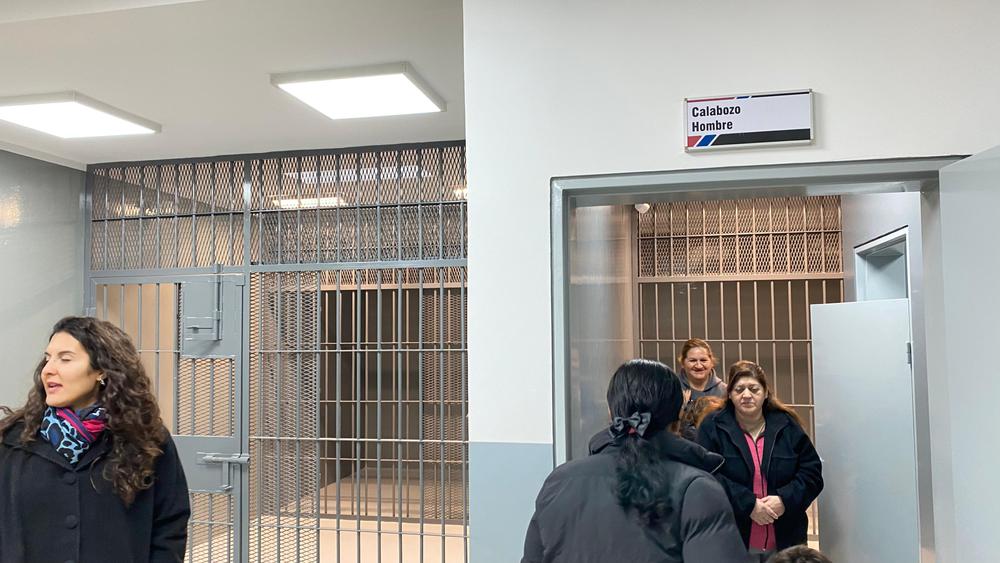 aa6bfe27-c549-43bd-9901-529170440e7f