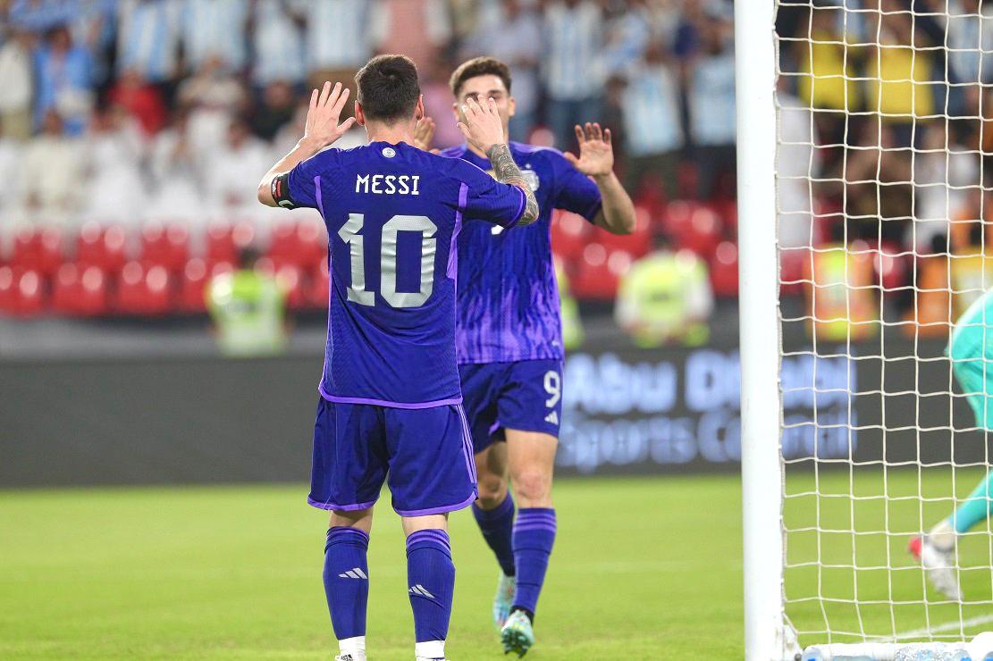 C3253053-B355-4CB1-83D3-D9CE4CF804B4