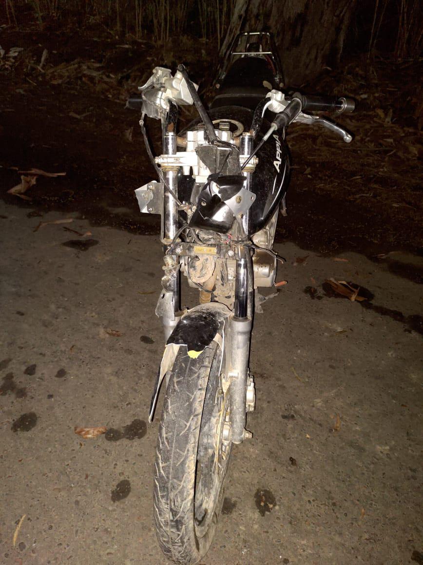 Motociclista chocó a una mujer que iba caminando con sus hijos y uno murió