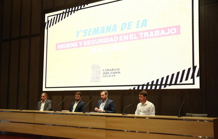 8699a1d37510838b7213de2e89d751f3_L