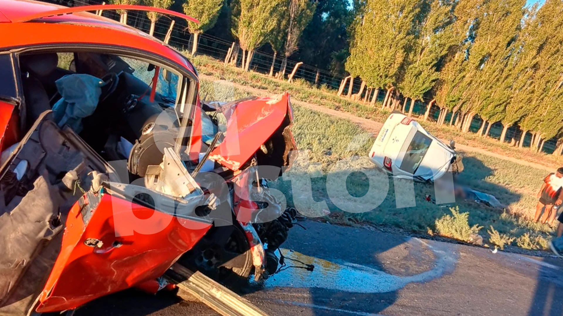 TRAGEDIA EN RUTA 20: TRES PERSONAS MURIERON TRAS UN VIOLENTO CHOQUE