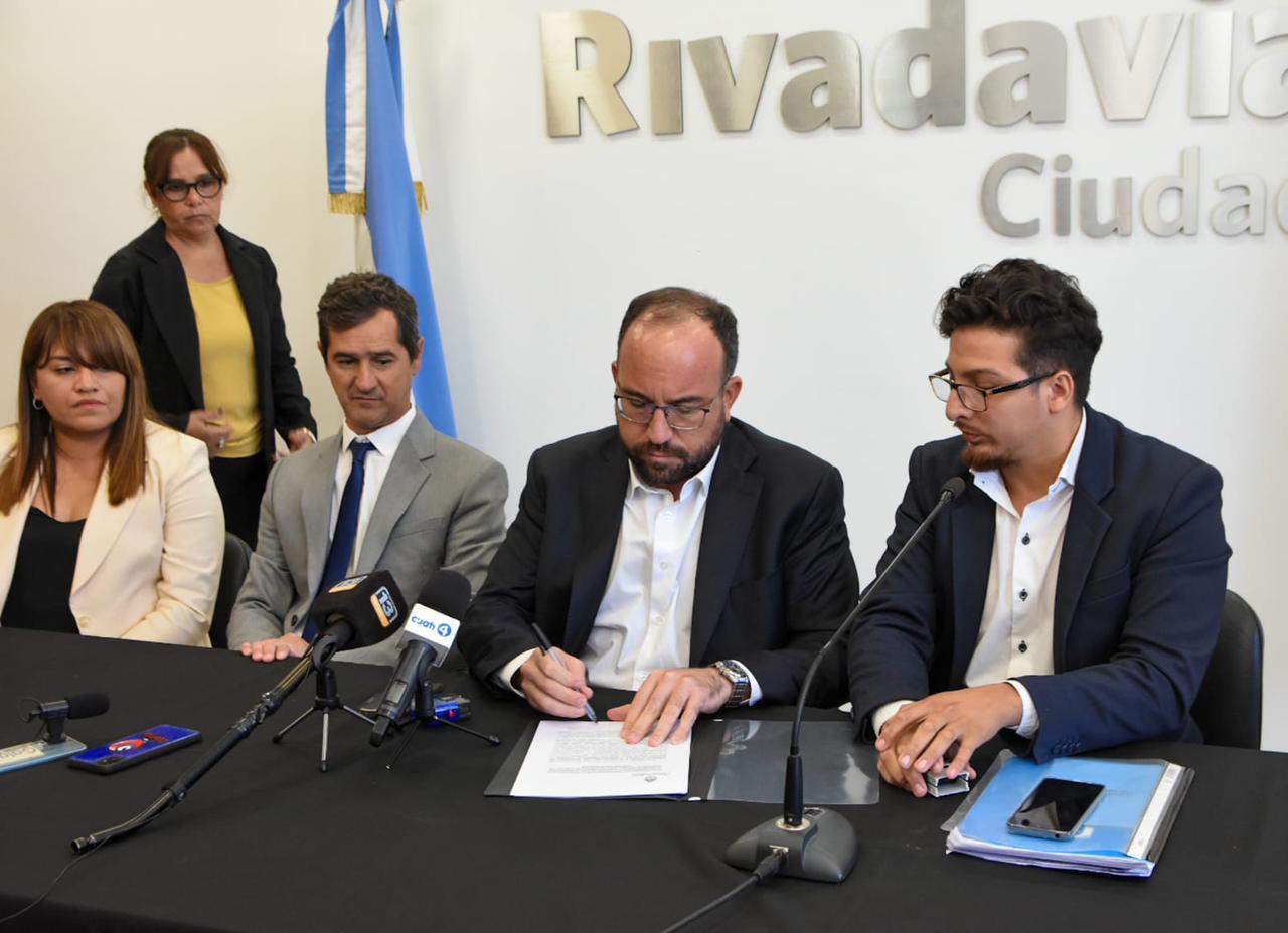 aa4b12cb-369d-4169-a8c7-c8721311d0e8