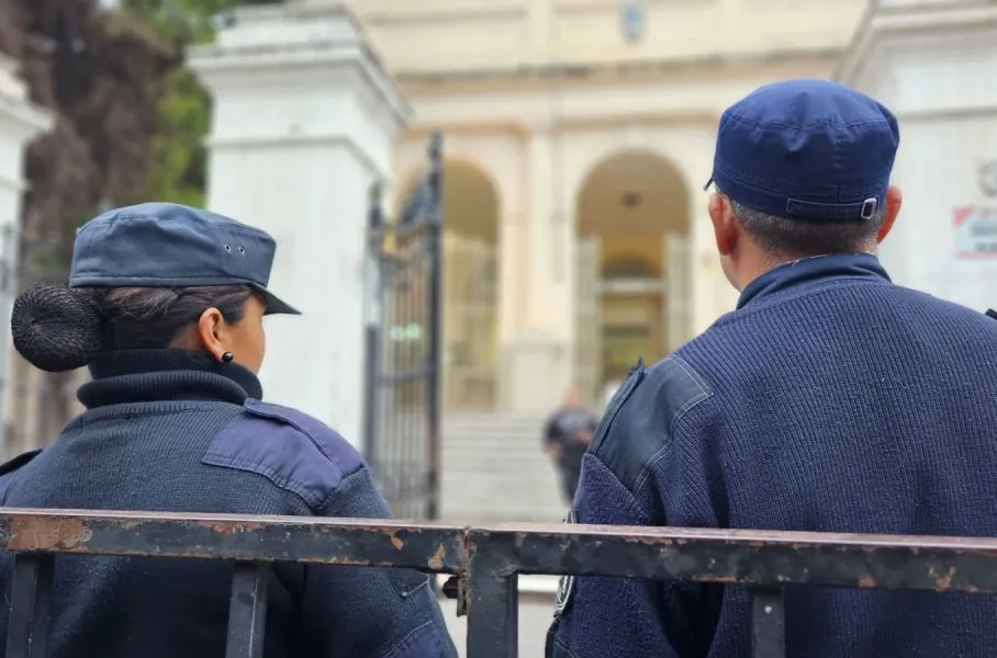 Policia escuela