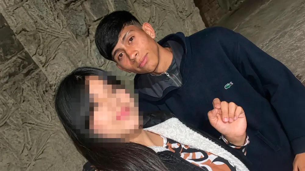 GONZALO MUERE CONEJO.jpg