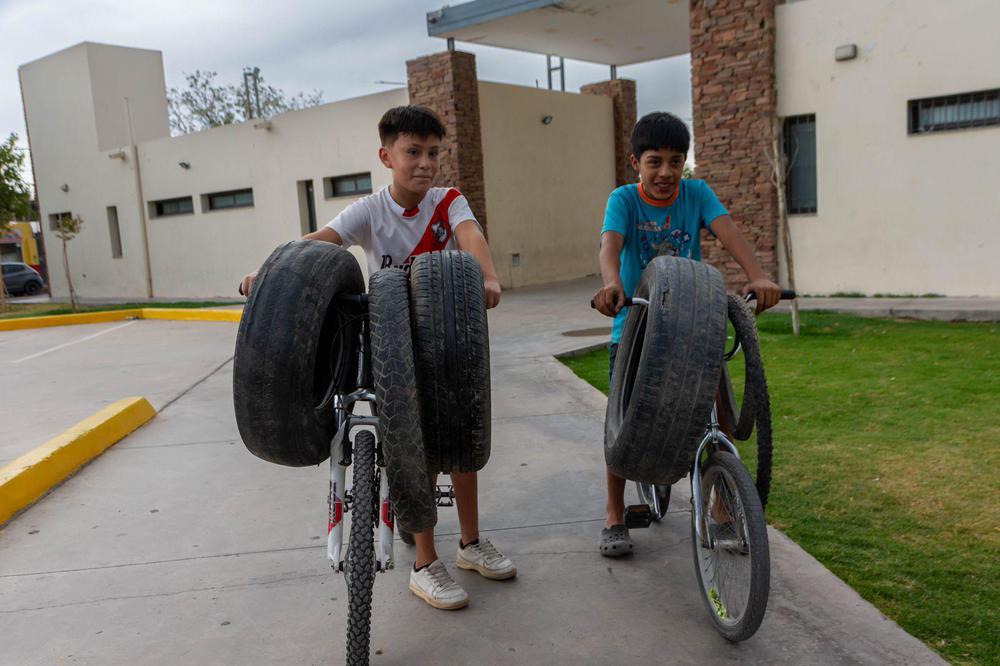 ceec6b03-eee0-4825-be98-b8e25c87f6a9