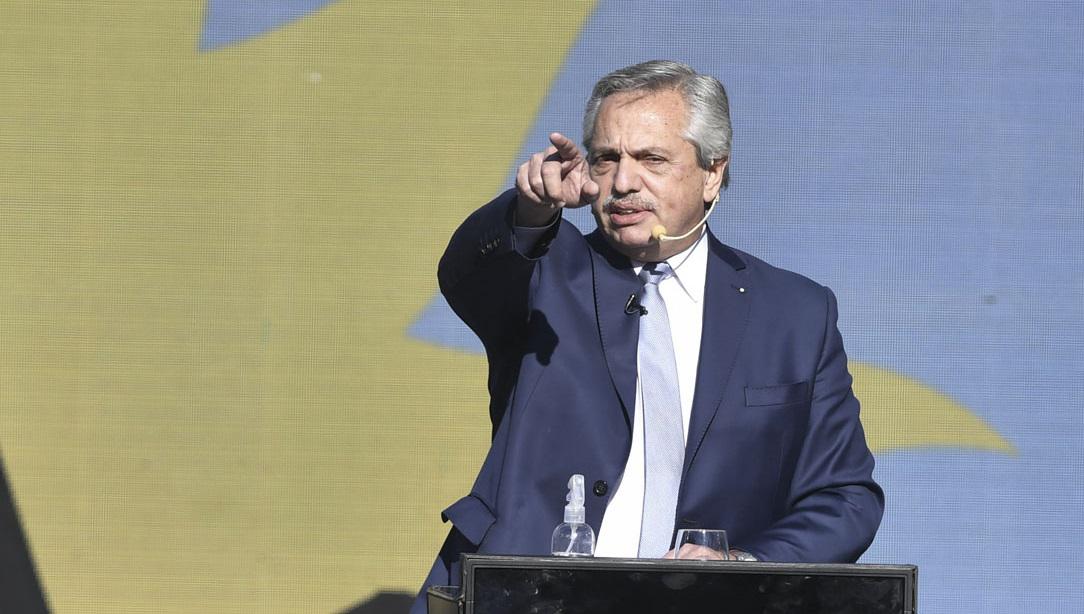 17-11-2021_el_presidente_alberto_fernandez_saludo