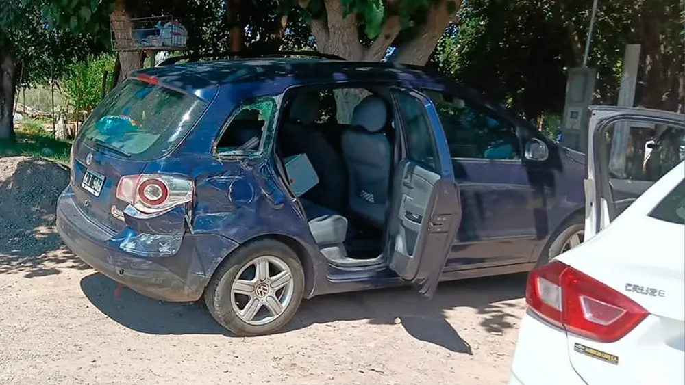 Auto chocado angaco