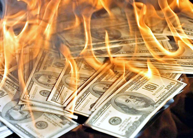 dolar casi 800