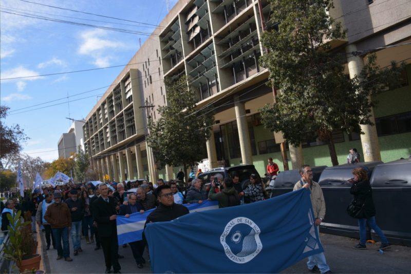 UNSJ-MARCHA-01-800x534