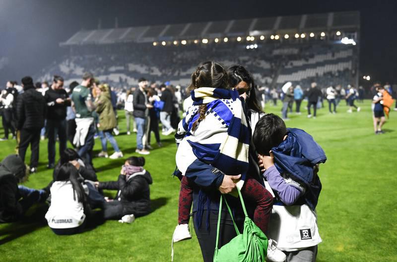 Tragedia En El Fútbol Argentino: Murió Un Hincha En Incidentes En El ...