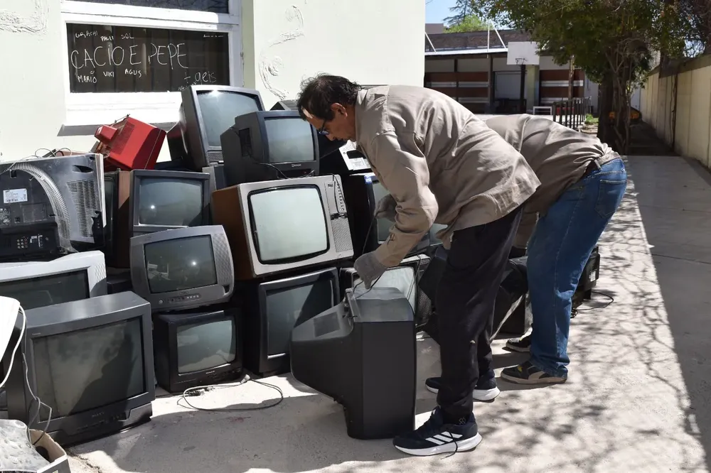 f7d28b58-747c-4251-985c-ffd73ca4eddd