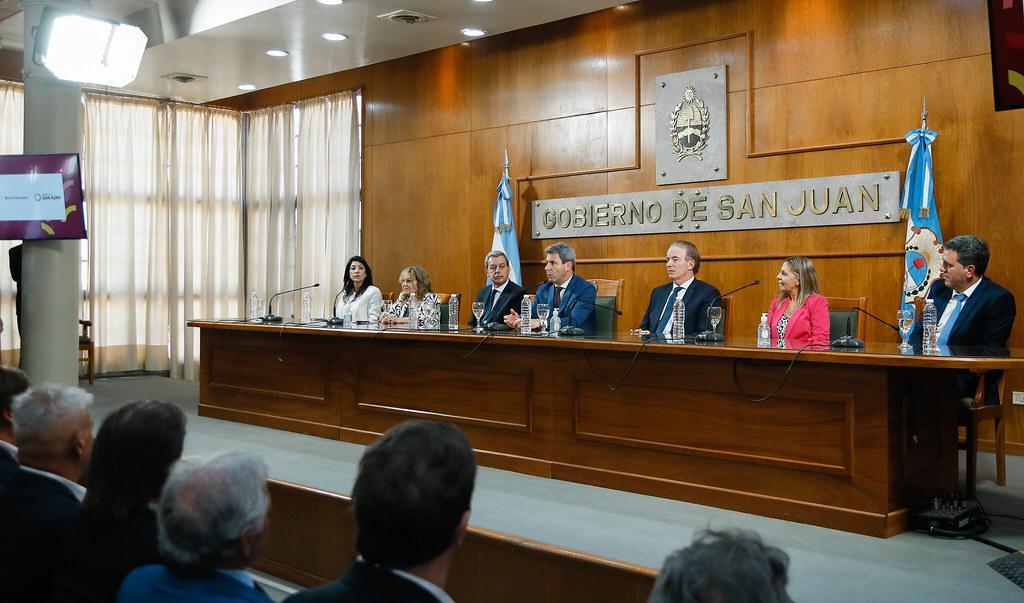 52521325315_eb7e8a61fa_b