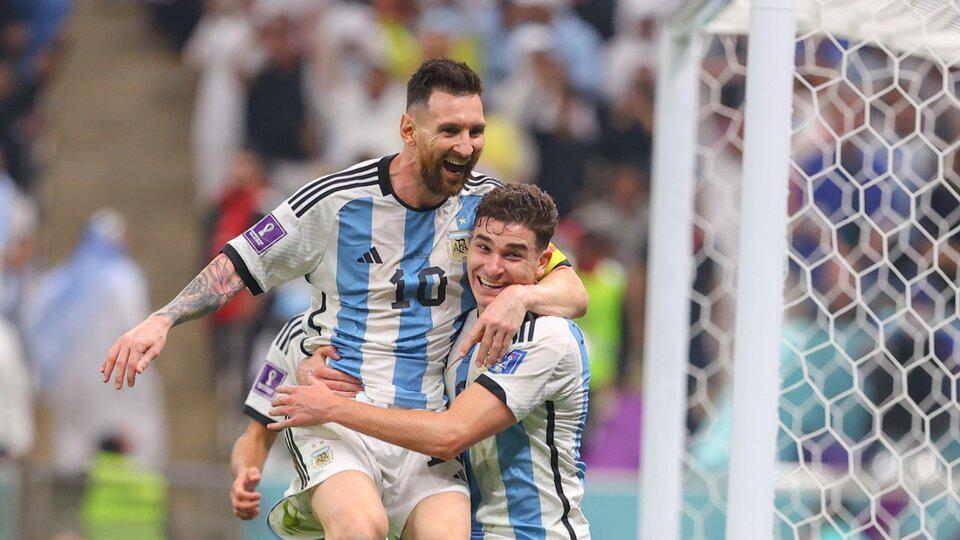 679534-abrazo-20julian-20messi