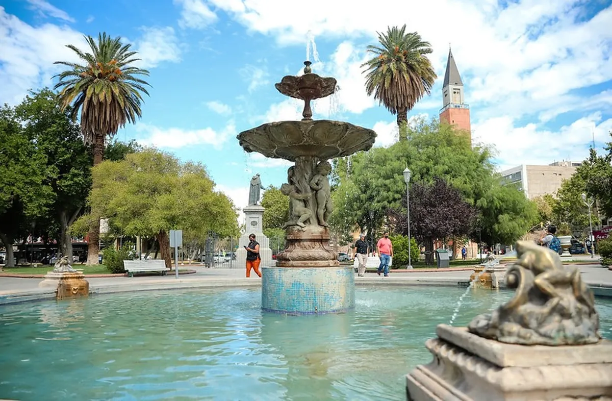 plaza-25-mayo-fuente-clima-nubladojpeg