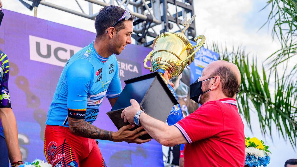 FQBLlnuXoAIsLrp-scaled